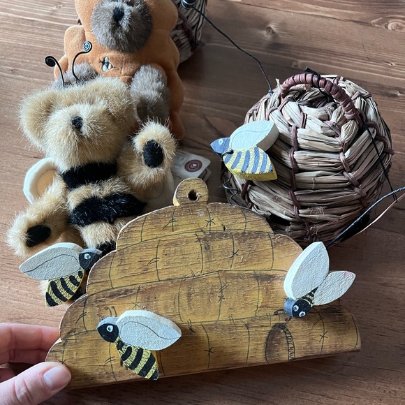 Boyd’s beats bumble bee decor - 5 piece set - Picture 2 of 4